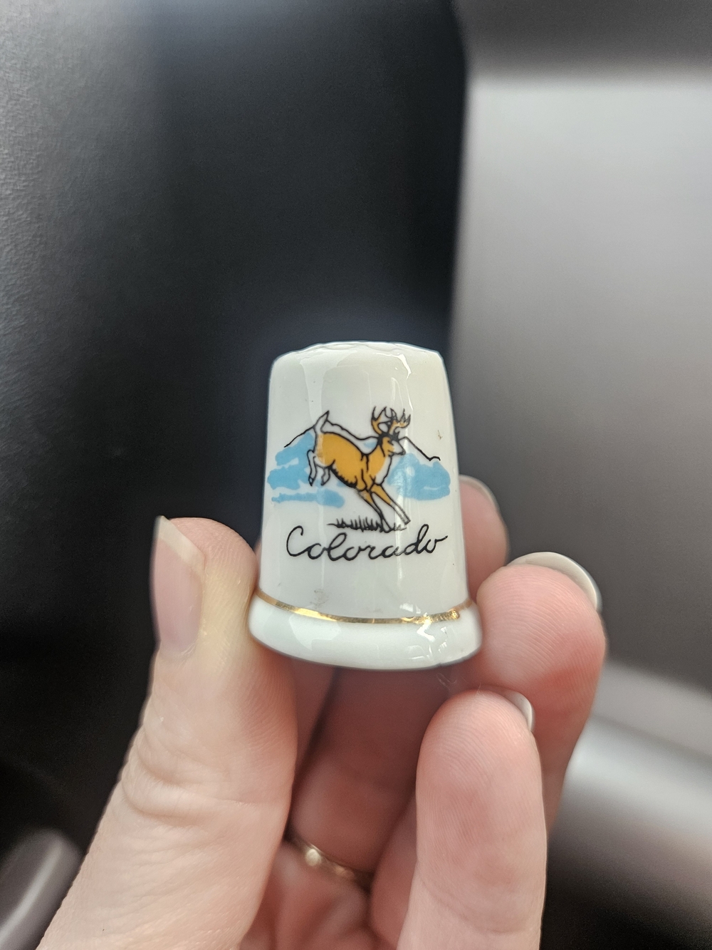 Colorado Deer Ceramic Thimble with Deer Motif - White and Blue